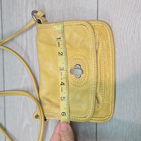 Fossil Women Mini Yellow Leather Crossbody Bag Hobo Boho Purse - Picture 3 of 11
